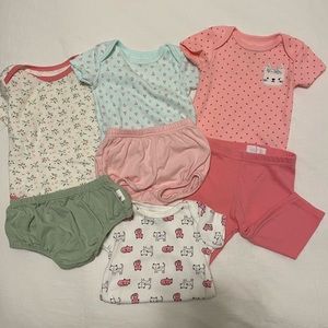3-6 Months 4 onsies, 2 bloomers & 1 pair of leggings like new!